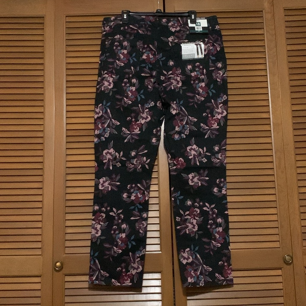 NWT Bandolino Purple Floral Amy Jeans 18